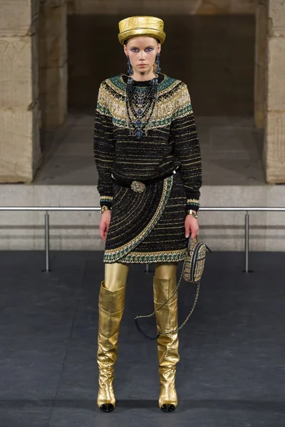 Look 43
